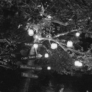 美女脱光衣服让他捅
